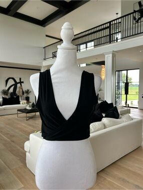 SHEIN Black Sleeveless V-Neck Wrap Crop Top